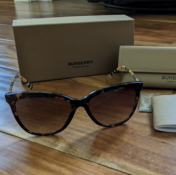 Burberry Square 56mm Dark Havana  Sunglass with Case New in Box ❤️ main image 5